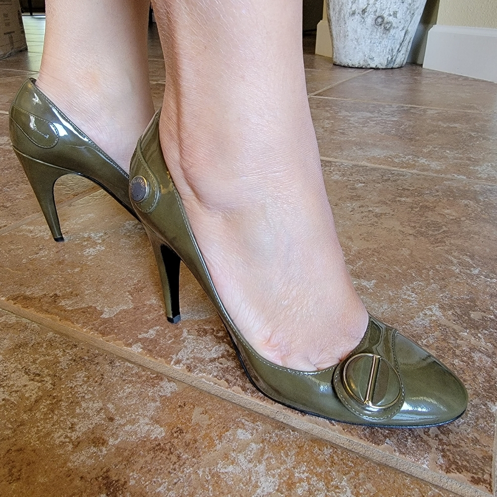khaki green pumps
